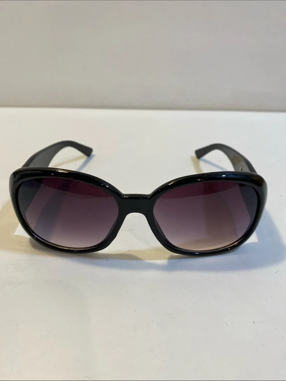 Women's Black Floral Accent Sunglasses